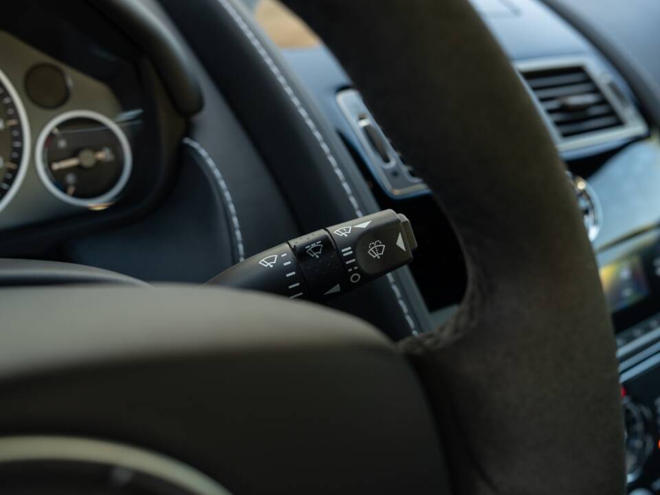 Image 65/83 de Aston Martin V12 Vantage (2009)