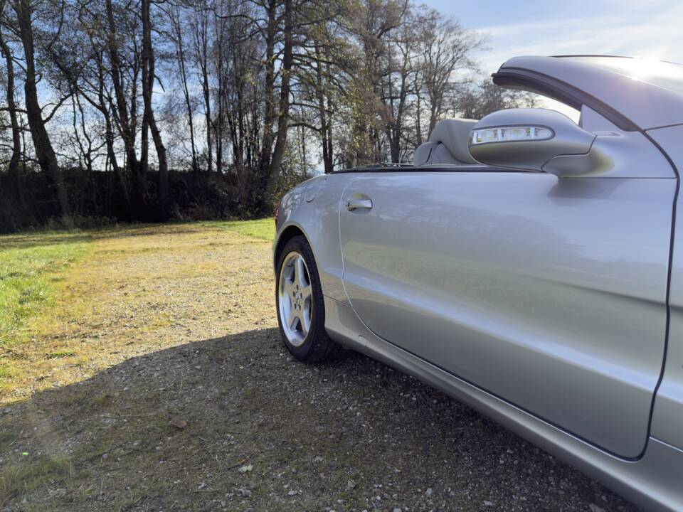 Image 42/89 of Mercedes-Benz SL 500 (2002)