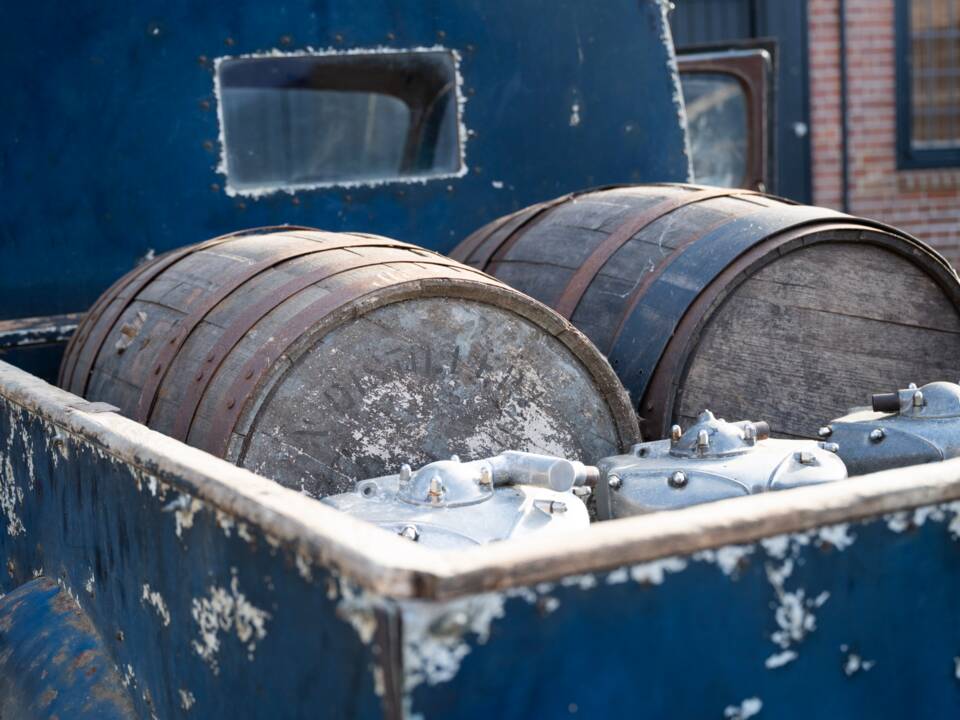 Image 35/134 of Ford V8 (1937)