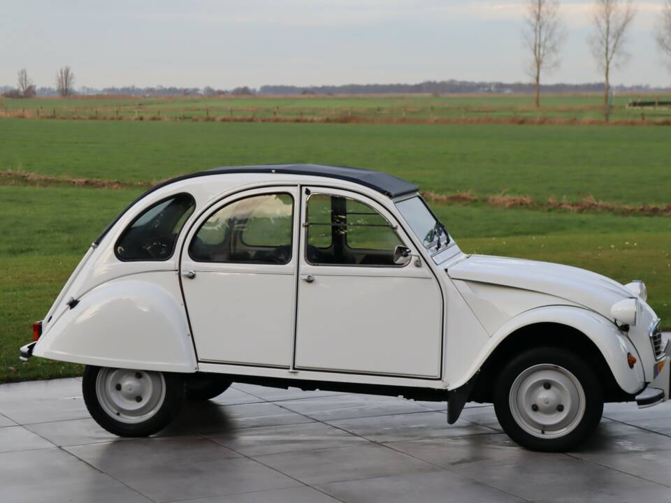 Image 25/50 of Citroën 2 CV 6 (1985)