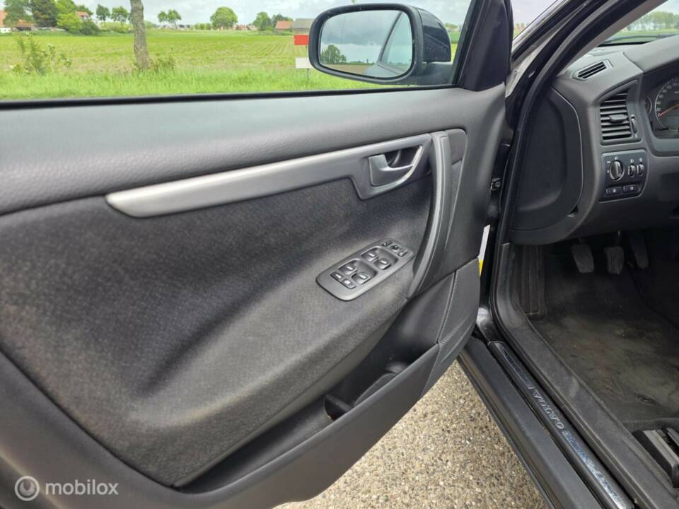 Immagine 16/40 di Volvo V 70 2.4 (2006)