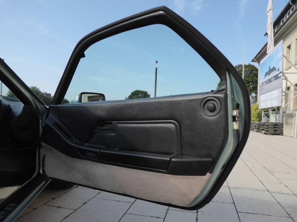 Afbeelding 24/67 van Porsche 928 S (1985)