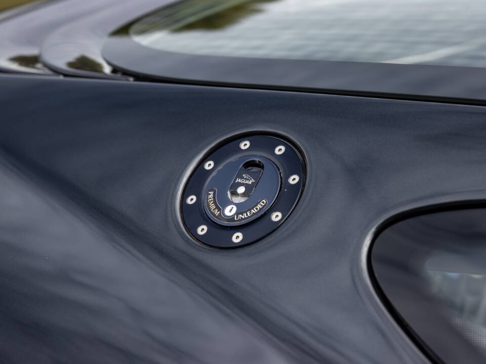 Image 19/60 of Jaguar XJ 220 (1992)
