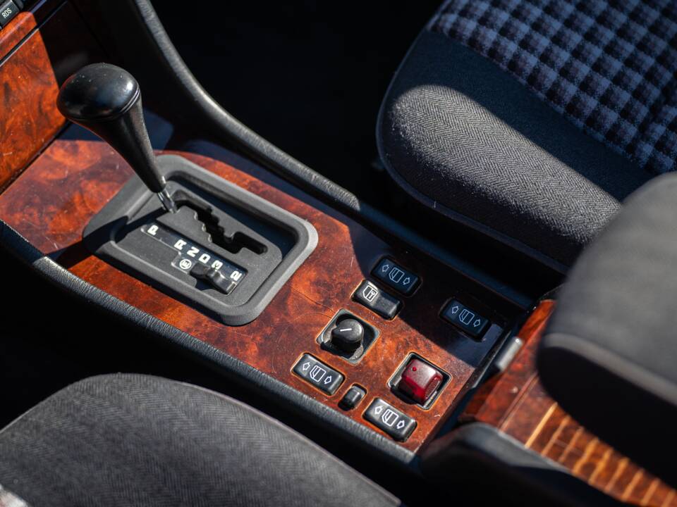 Bild 33/42 von Mercedes-Benz E 200 (1997)