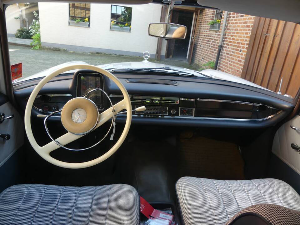Image 8/8 of Mercedes-Benz 190 c (1965)