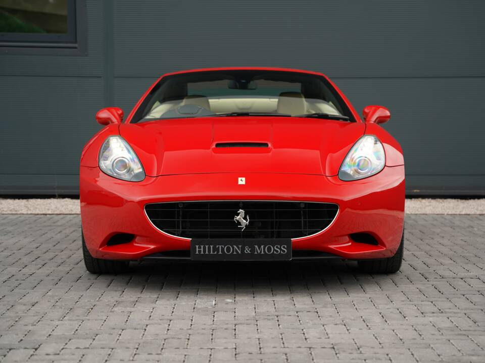 Image 7/50 of Ferrari California (2010)