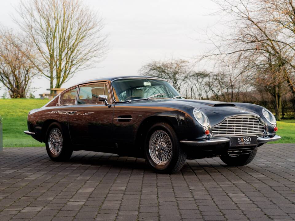 Image 13/79 of Aston Martin DB 6 (1968)