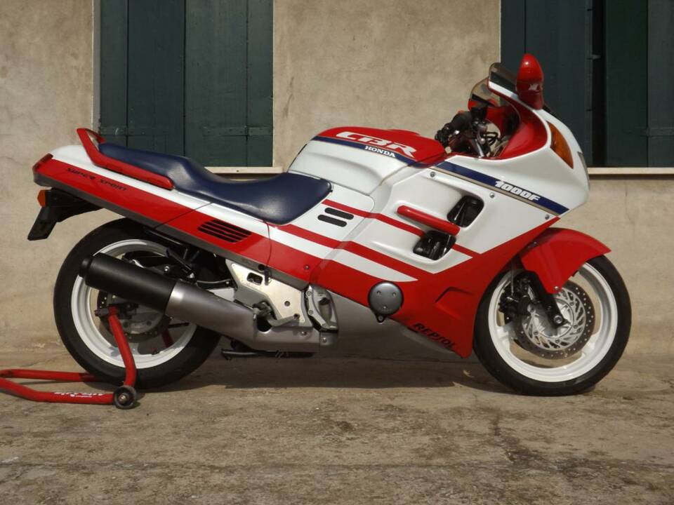 Immagine 4/50 di Honda CBR 1000F (1992)
