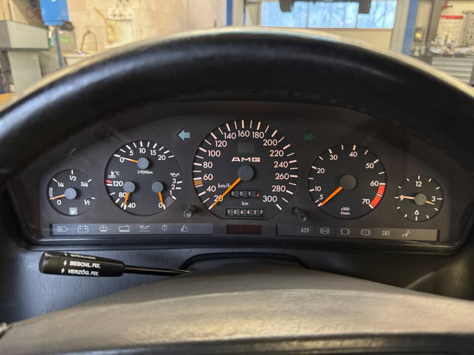 Image 25/37 de Mercedes-Benz 500 SL 6.0 AMG (1990)