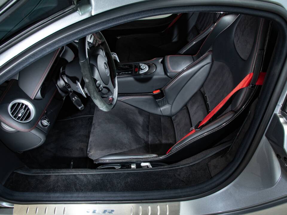 Image 13/25 of Mercedes-Benz SLR McLaren 722 (2006)