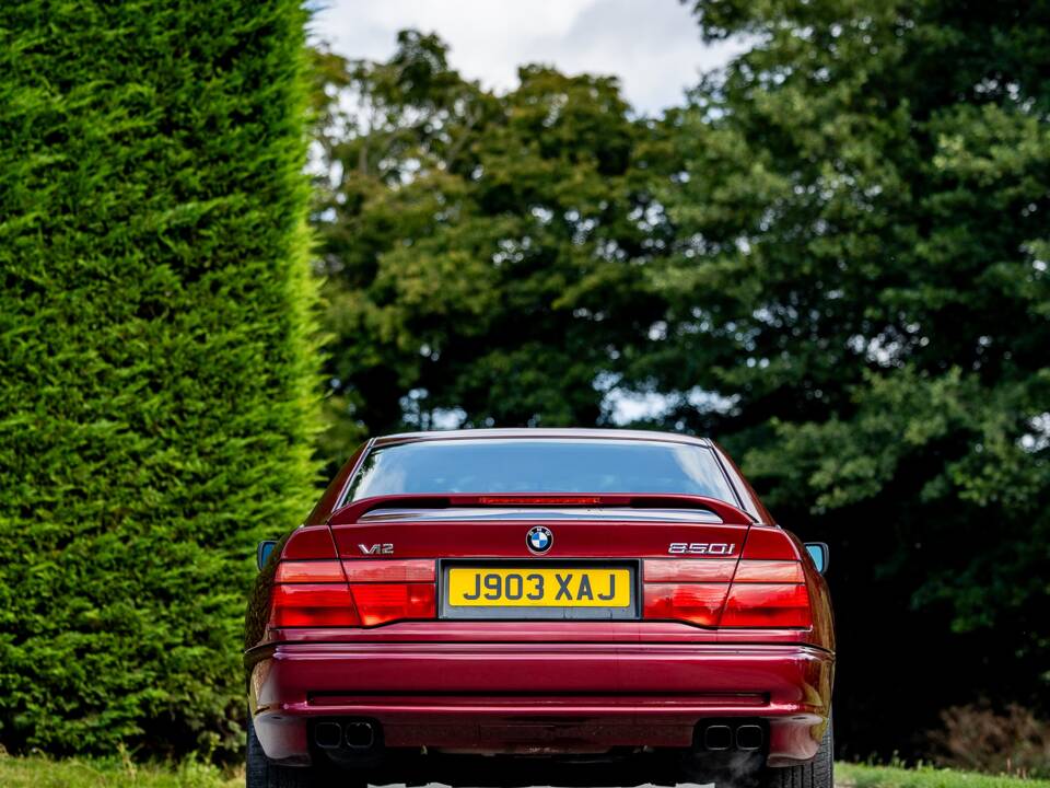 Image 21/45 of BMW 850i (1991)