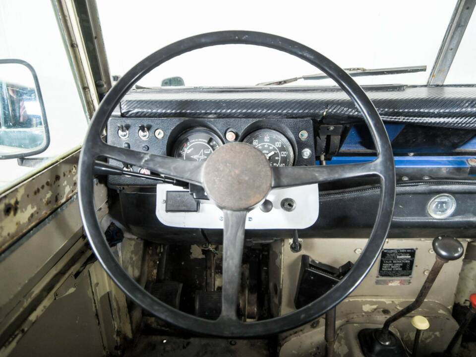 Image 8/50 of Land Rover 109 (1978)