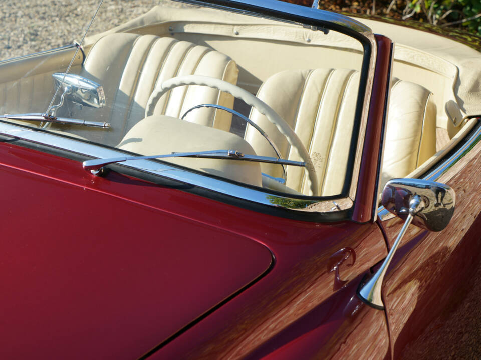 Image 11/50 of Mercedes-Benz 190 SL (1958)