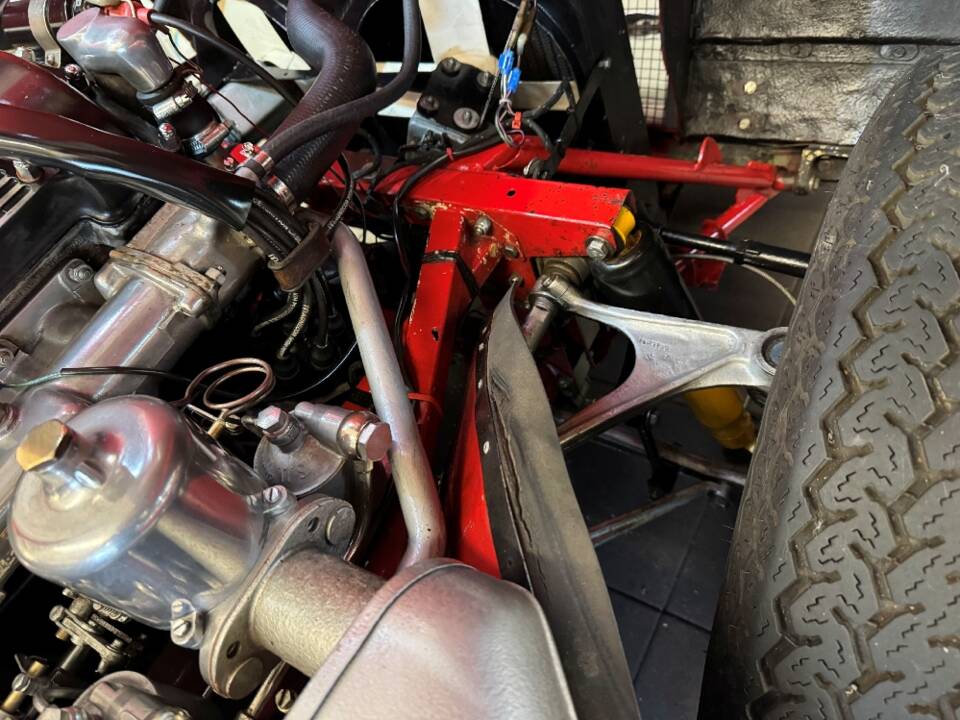 Image 28/29 de Jaguar E-Type (1969)