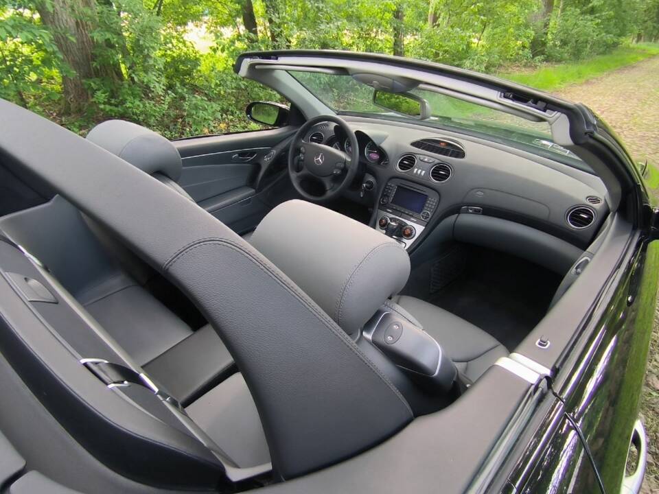 Imagen 21/58 de Mercedes-Benz SL 350 (2005)
