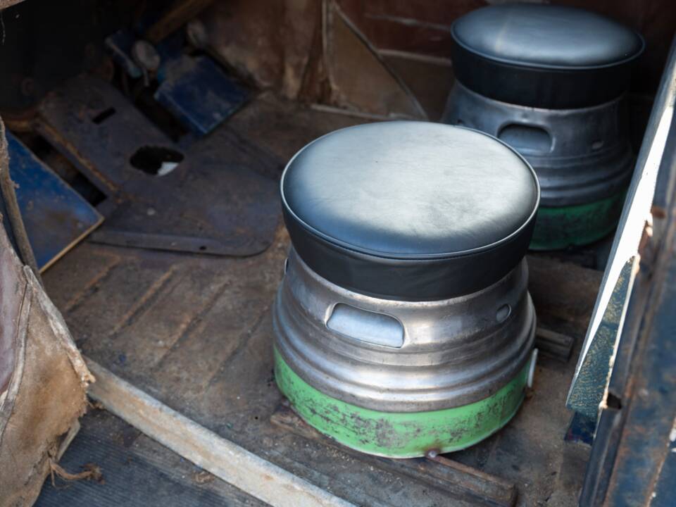 Image 84/134 of Ford V8 (1937)