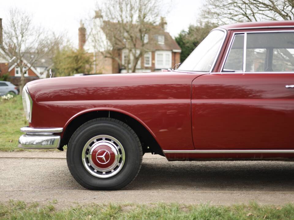 Image 45/50 of Mercedes-Benz 220 (1967)