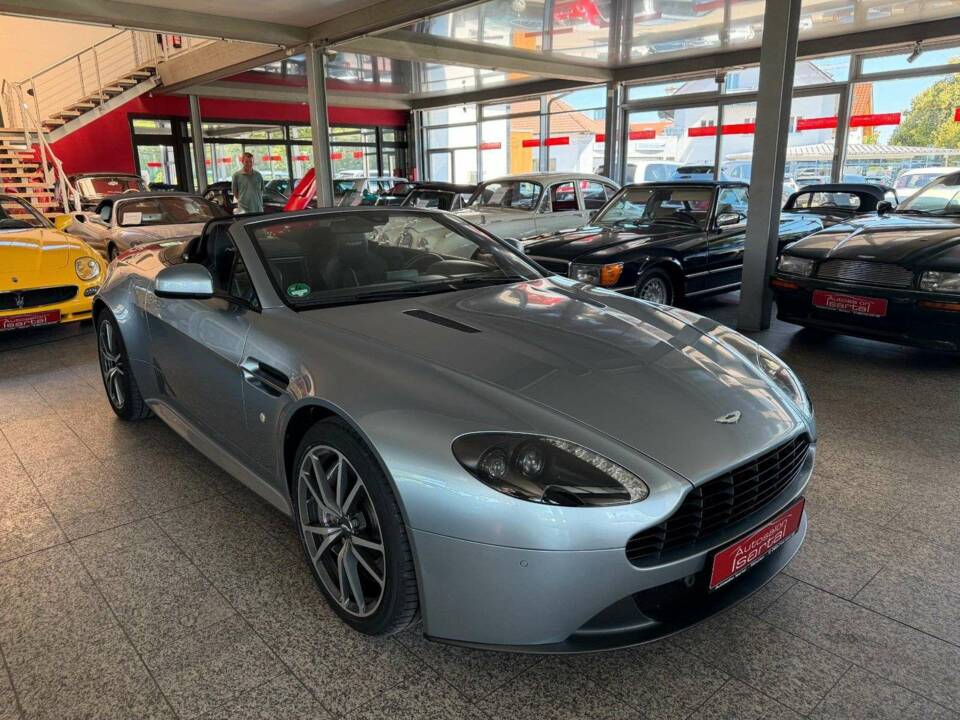 Image 38/43 of Aston Martin V8 Vantage S (2017)