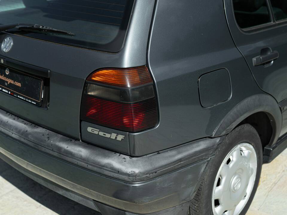 Image 12/37 of Volkswagen Golf III 1.6 (1997)