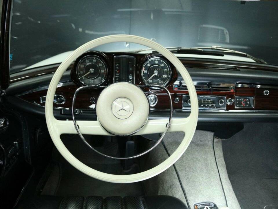 Imagen 15/50 de Mercedes-Benz 250 SE (1966)