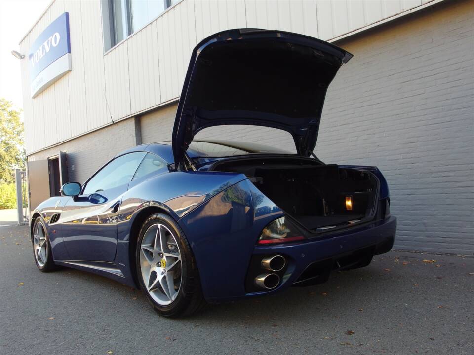 Bild 78/99 von Ferrari California (2009)