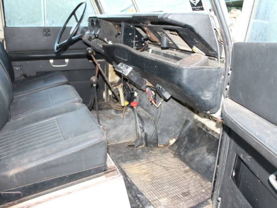 Image 24/33 of Land Rover 88 (1984)