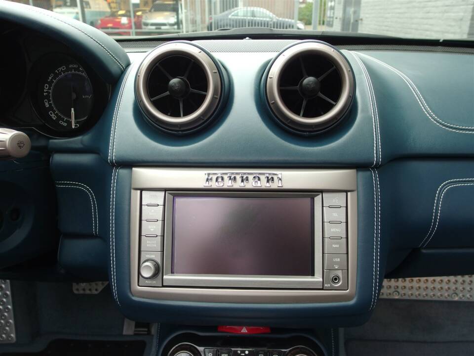Image 24/49 of Ferrari California (2010)
