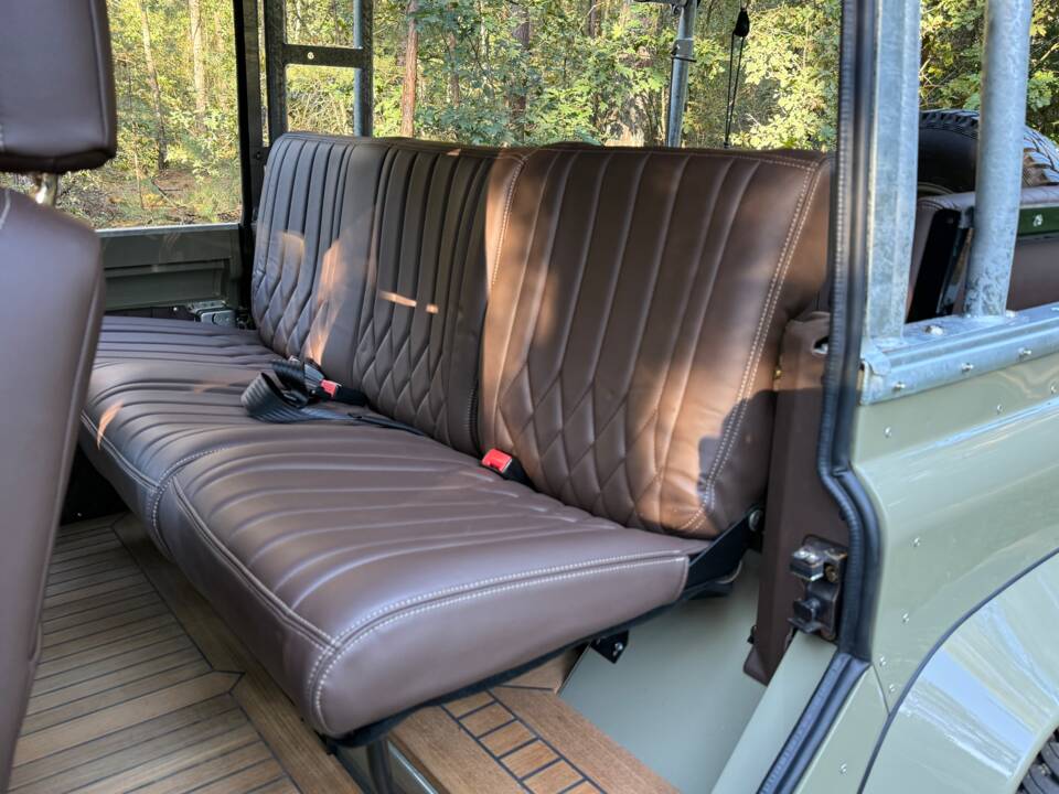 Bild 13/31 von Land Rover Defender 110 (2005)