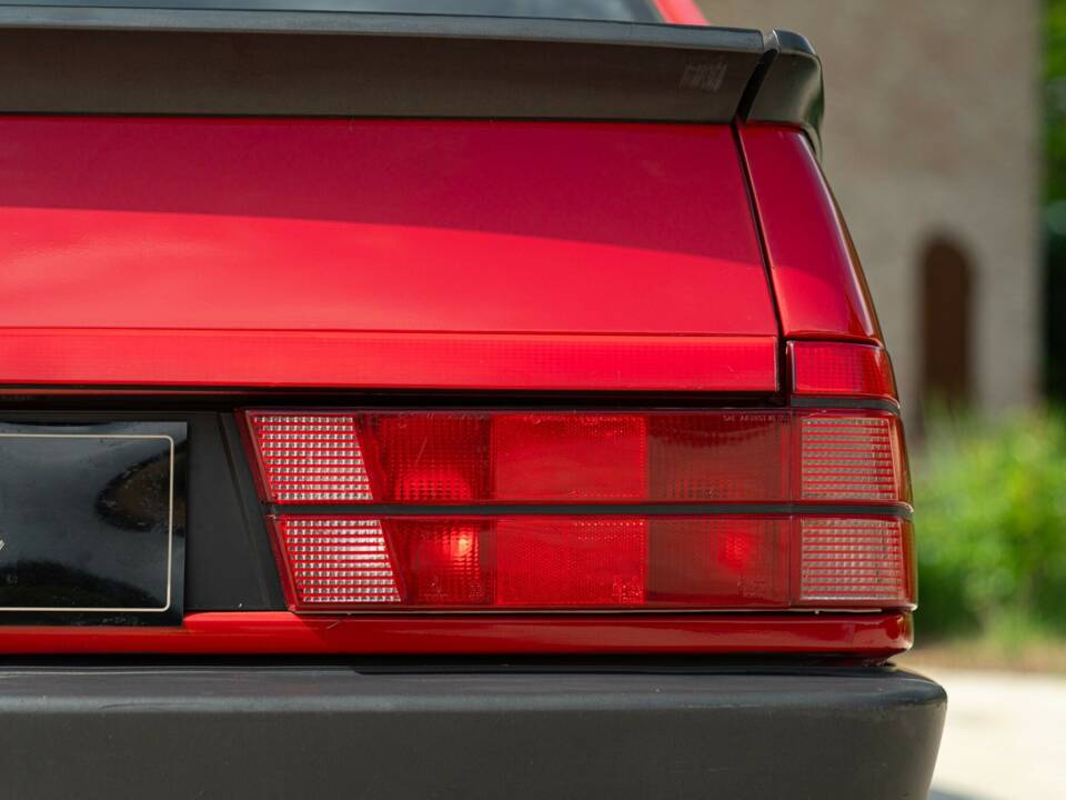 Obraz 15/47 pojazdu Alfa Romeo 75 1.6 (1991)