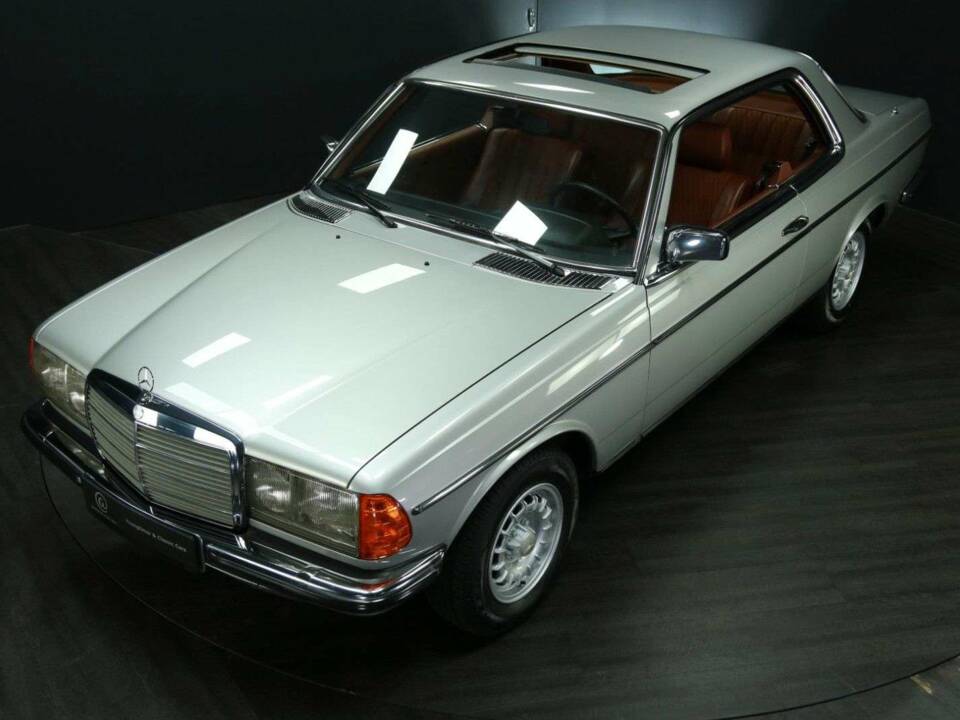 Image 44/50 of Mercedes-Benz 280 CE (1980)