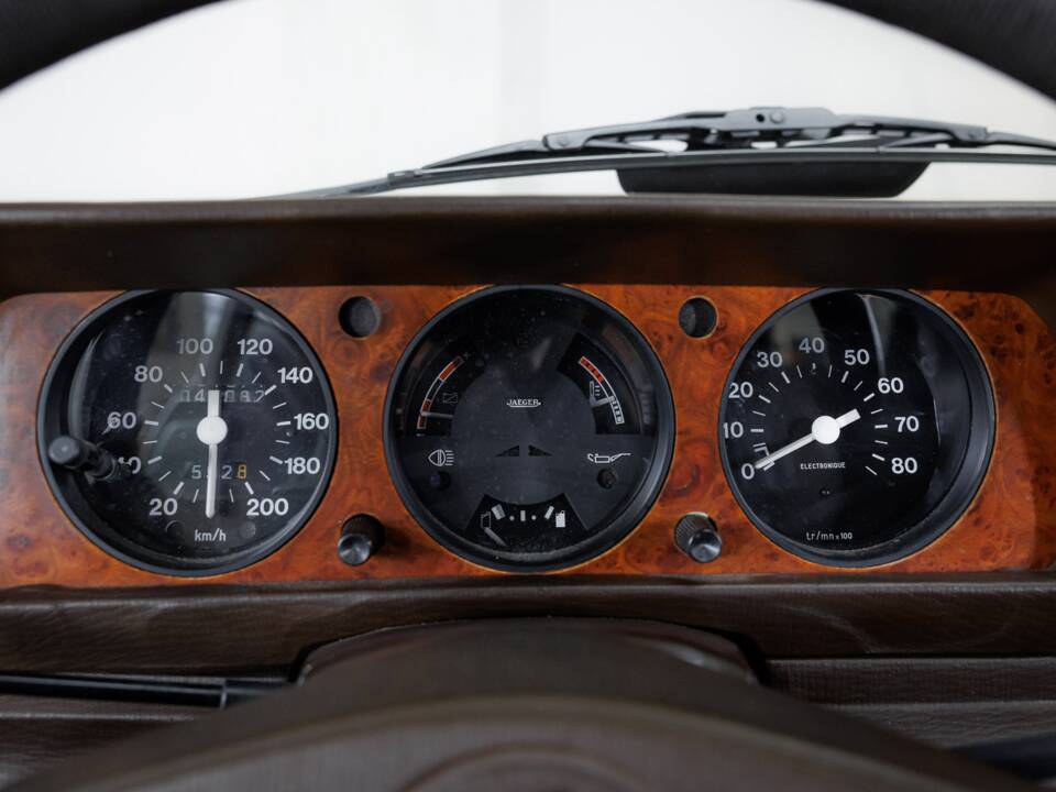 Image 9/24 de Peugeot 504 Coupé (1981)