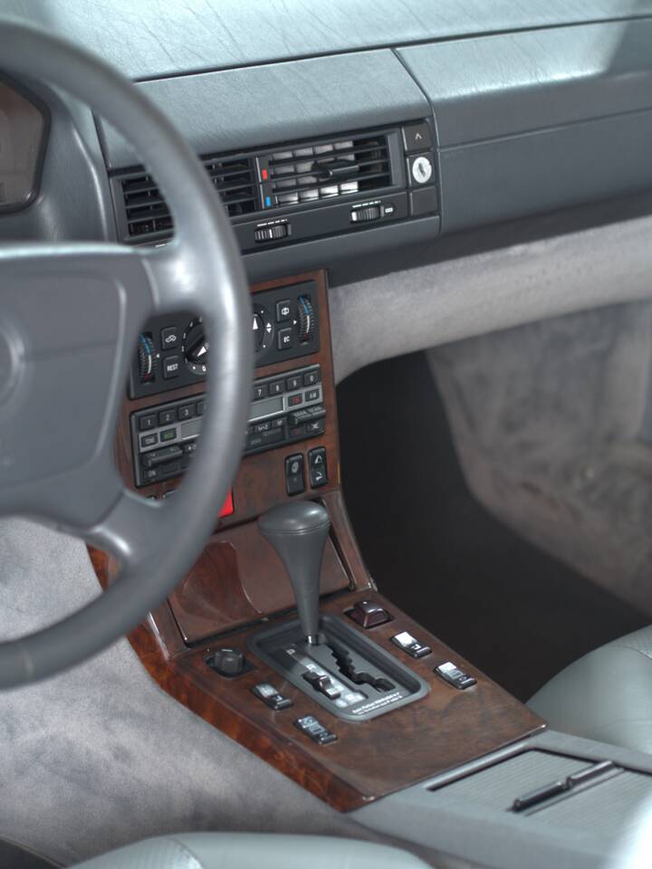 Image 46/56 de Mercedes-Benz 500 SL (1993)