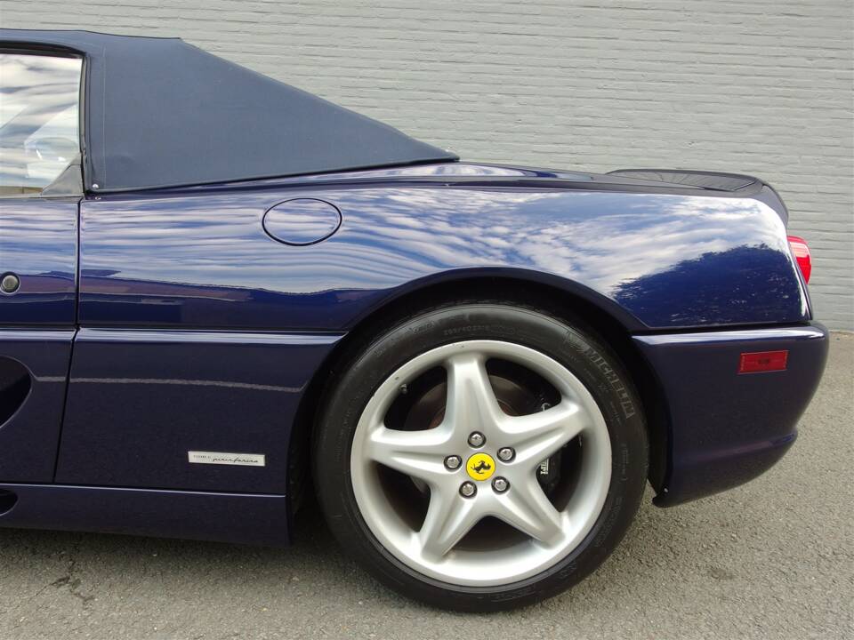 Afbeelding 18/100 van Ferrari F 355 Spider (1997)