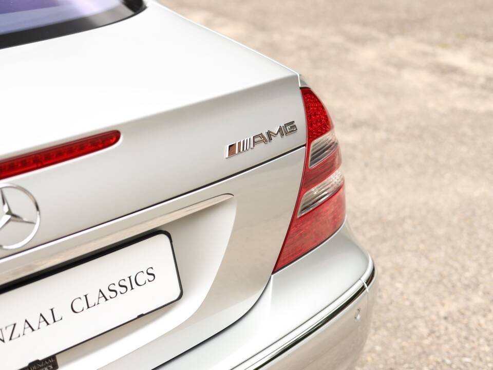 Image 66/72 of Mercedes-Benz E 55 AMG (2002)