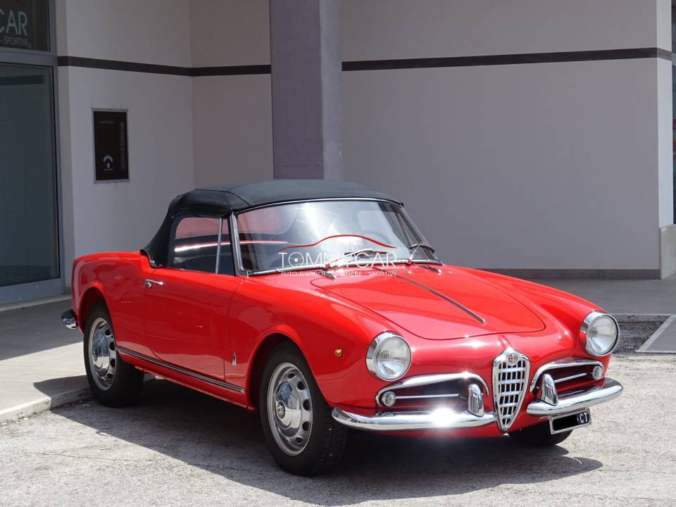 Image 2/35 of Alfa Romeo Giulietta Spider (1961)