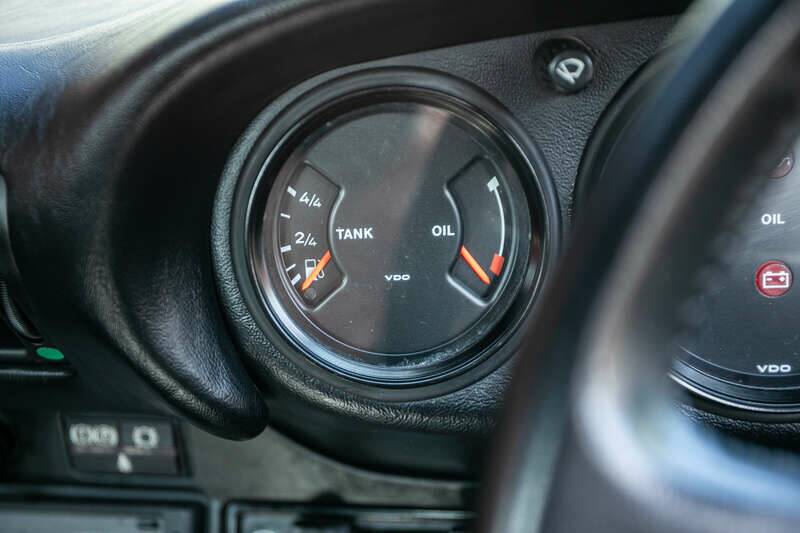 Immagine 34/41 di Porsche 911 Carrera 3.2 (1988)