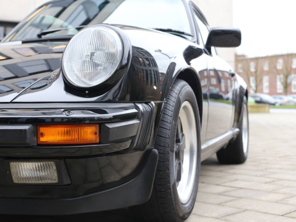 Image 13/43 of Porsche 911 Carrera 3.2 (1985)