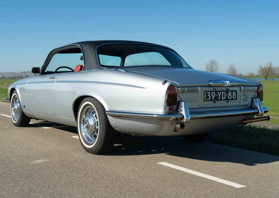 Image 8/8 of Jaguar XJ12c (1975)