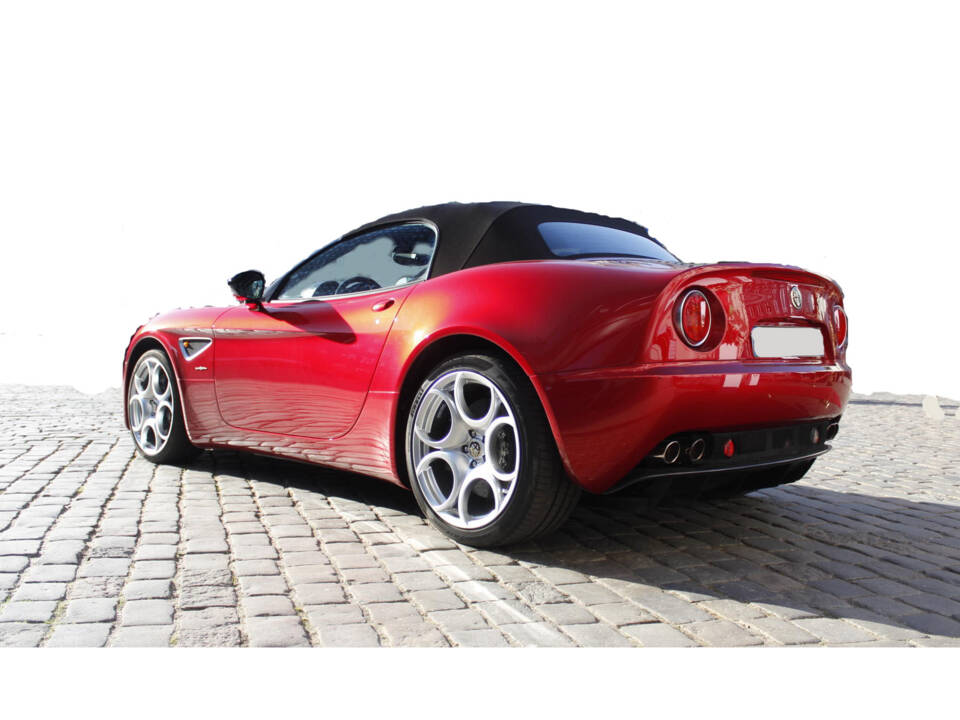 Image 3/9 of Alfa Romeo 8C Spider (2011)