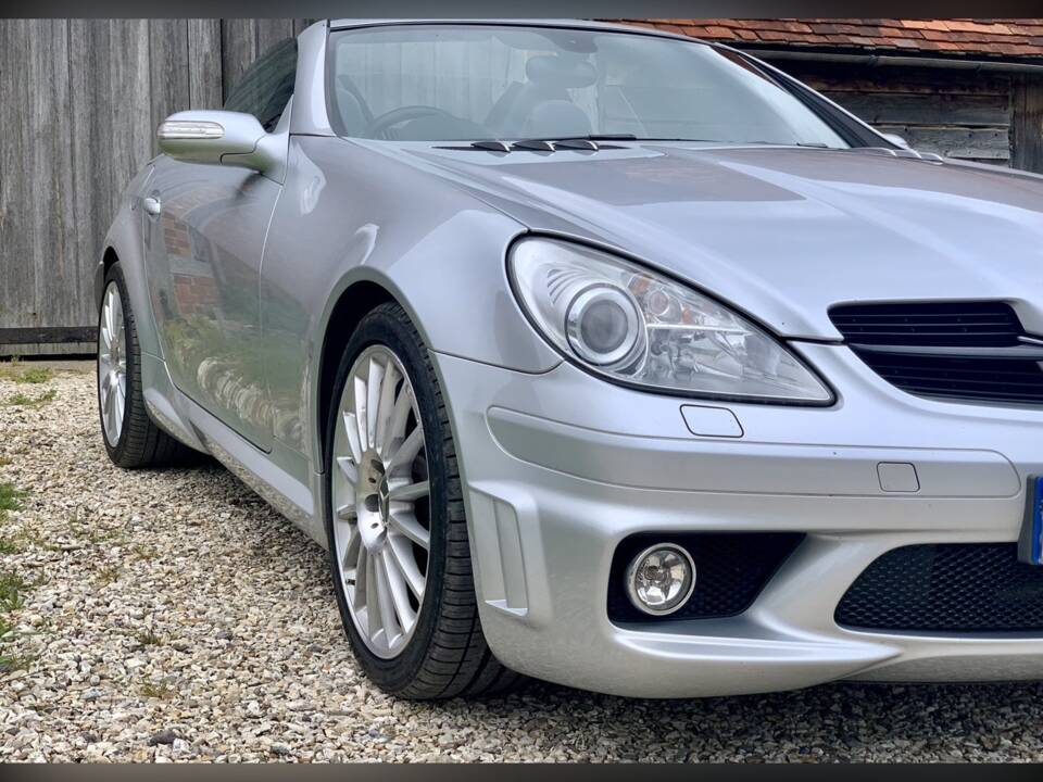 Image 2/12 de Mercedes-Benz SLK 55 AMG (2005)