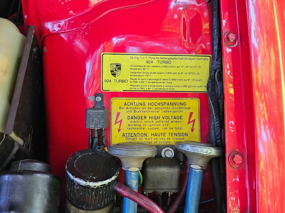 Image 22/31 of Porsche 924 Turbo (1981)