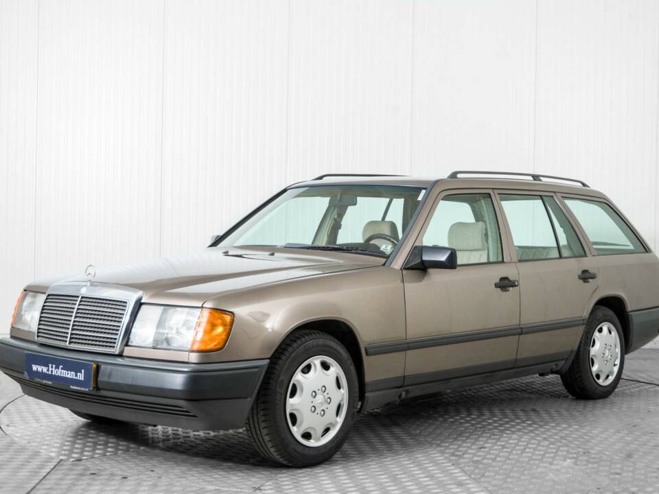 Image 1/50 of Mercedes-Benz 300 TD (1986)