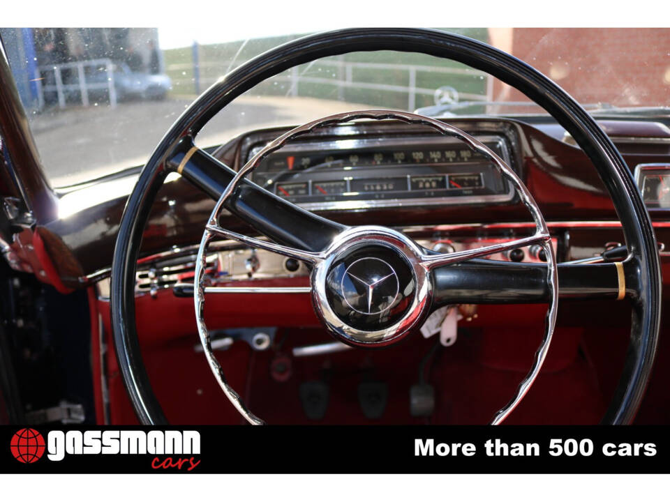 Image 11/15 of Mercedes-Benz 220 S (1958)