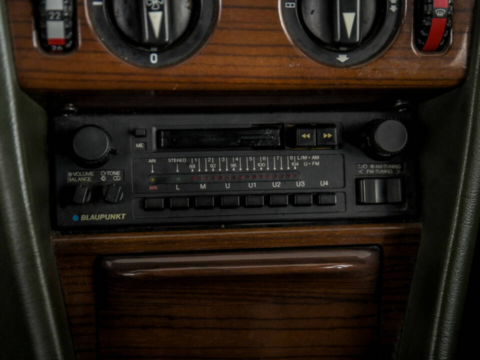 Image 25/50 of Mercedes-Benz 200 D (1986)