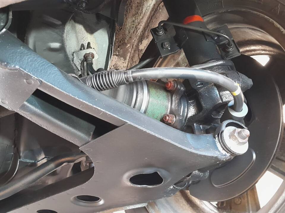 Image 42/55 of Mitsubishi Starion (1989)