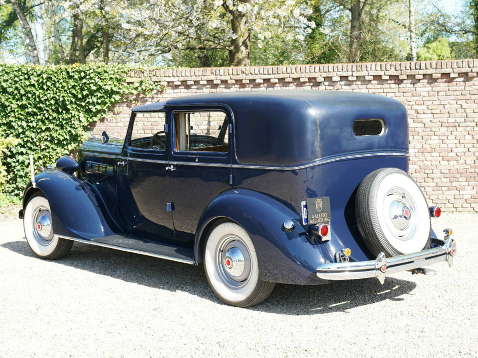 Image 11/50 of Packard eight (1937)