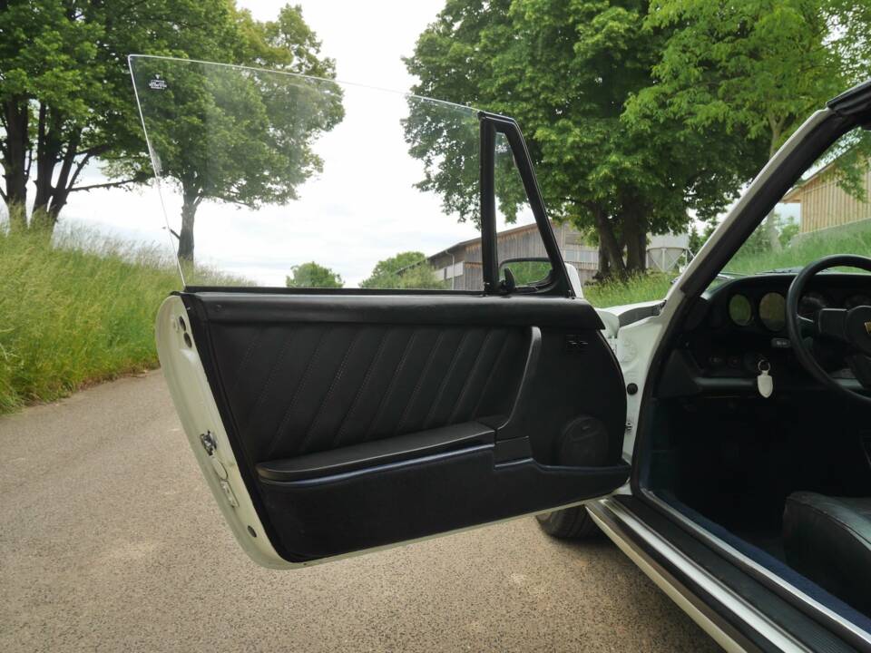 Image 16/25 of Porsche 911 Carrera 3.0 (1976)