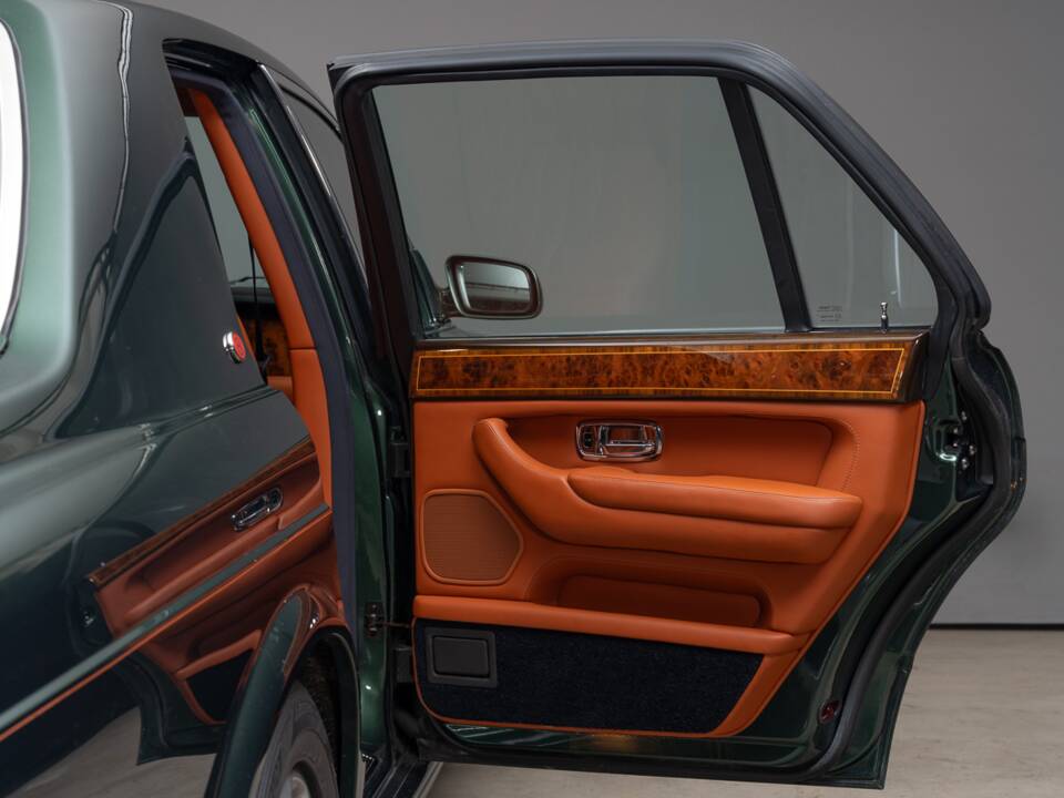 Image 18/36 of Bentley Arnage Red Label (2001)