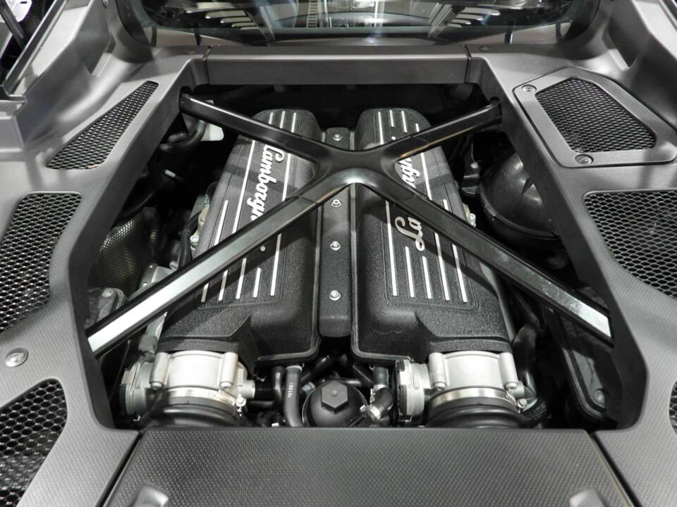 Image 10/15 of Lamborghini Huracán LP 610-4 (2014)