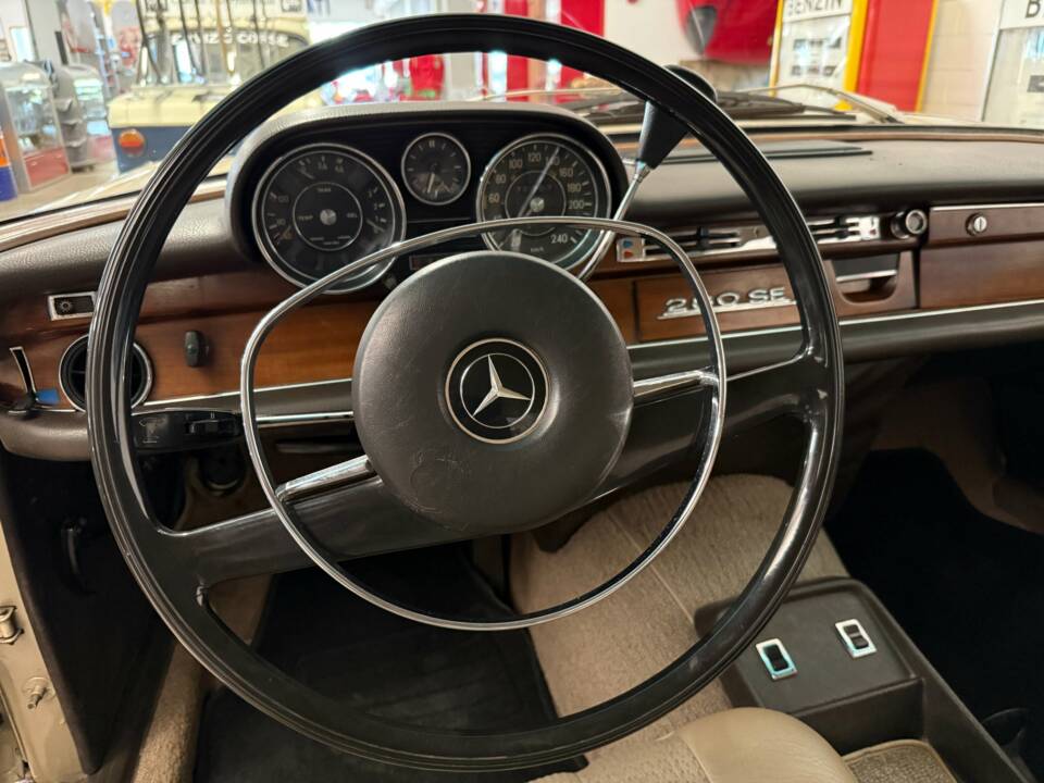 Bild 8/17 von Mercedes-Benz 280 SE (1971)